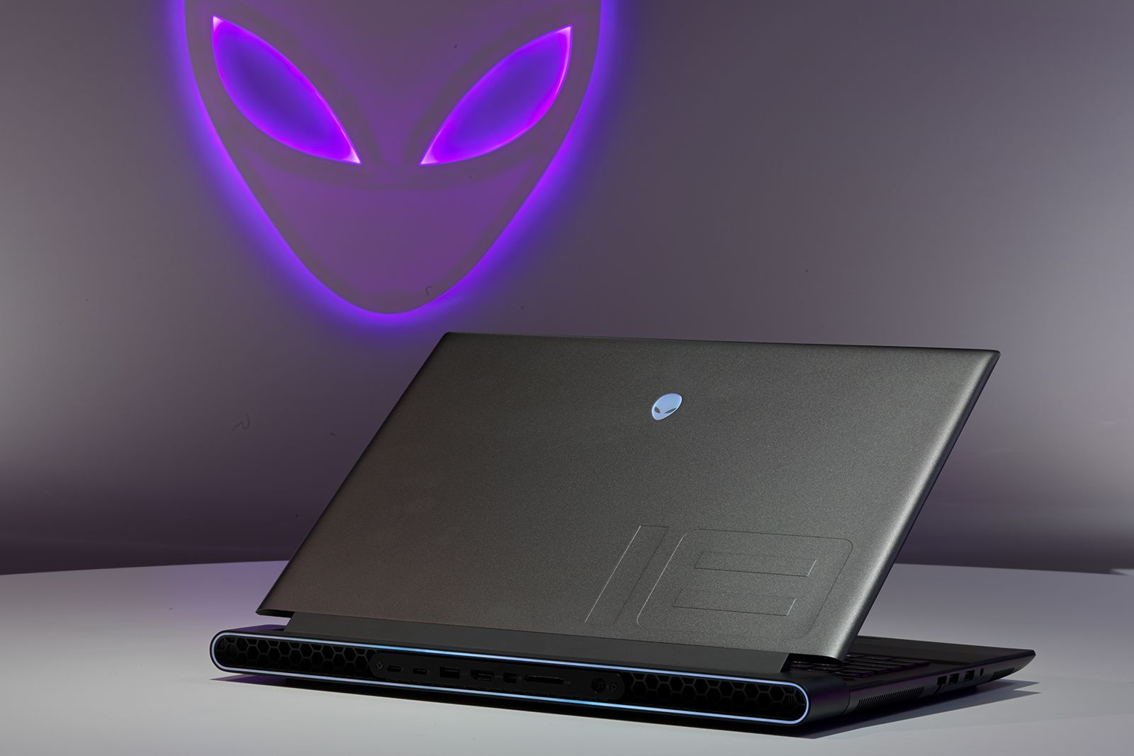 Alienware lifts the lid on its 2023 laptops photo 3