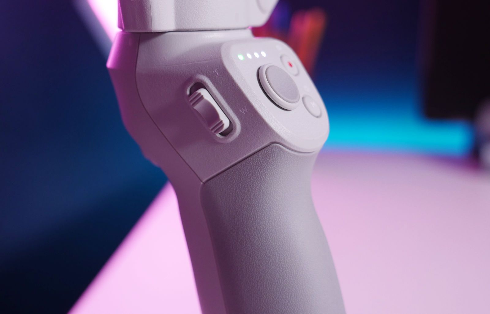 DJI OM 4's magnetic system makes the latest Osmo Mobile easier to use photo 8