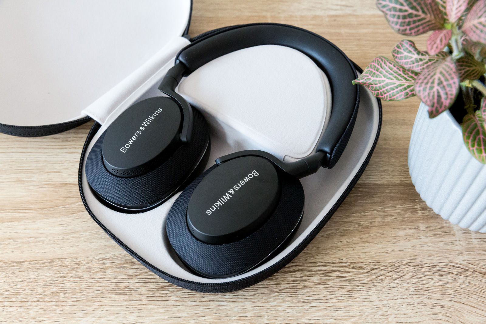 EE Pocket-lint Awards 2022: Best Headphones of the year photo 2