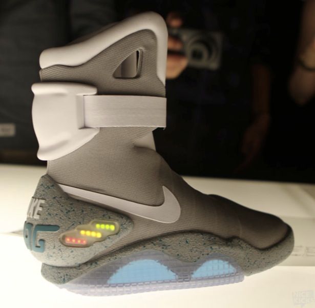 ácido exagerar Alegaciones Nike Air Mag Back To The Future Limited Edition shoes officially released,  available on eBay