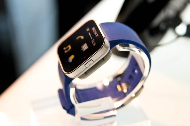 sony smartwatch extends your phone to your wrist image 1