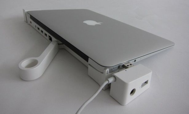 landingzone macbook air docking station becomes a reality image 1