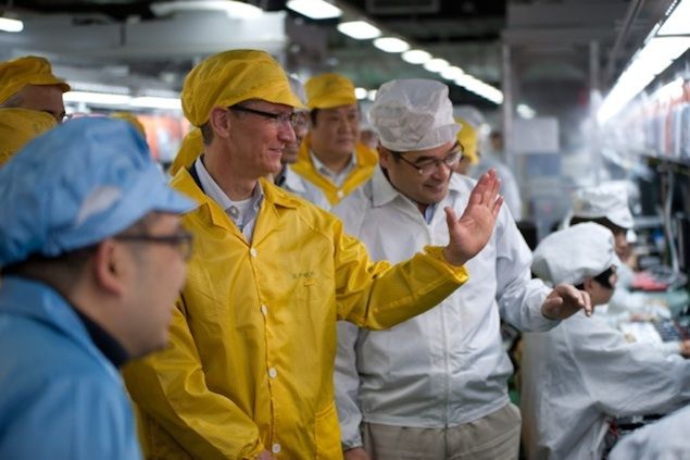 apple promises to improve working conditions as tim cook visits china image 1