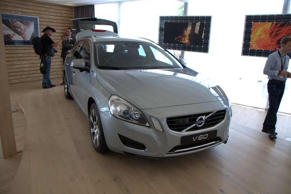 volvo v60 plug in hybrid pictures and hands on image 1