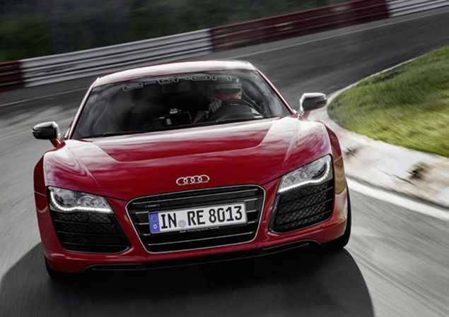 electric audi r8 e tron to come with samsung 7 7 inch amoled digital rear view mirror image 1