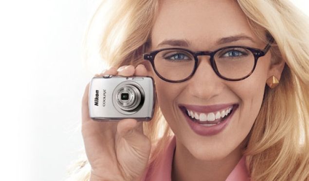 nikon coolpix s01 the mini compact camera smaller than your phone image 1