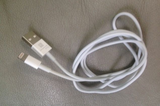 iphone 5 mini dock usb cable photo leaked  image 1