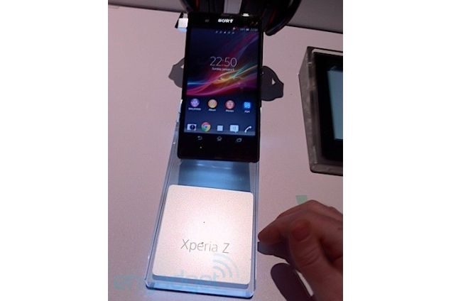 sony xperia z spotted on ces show floor before it opens image 1