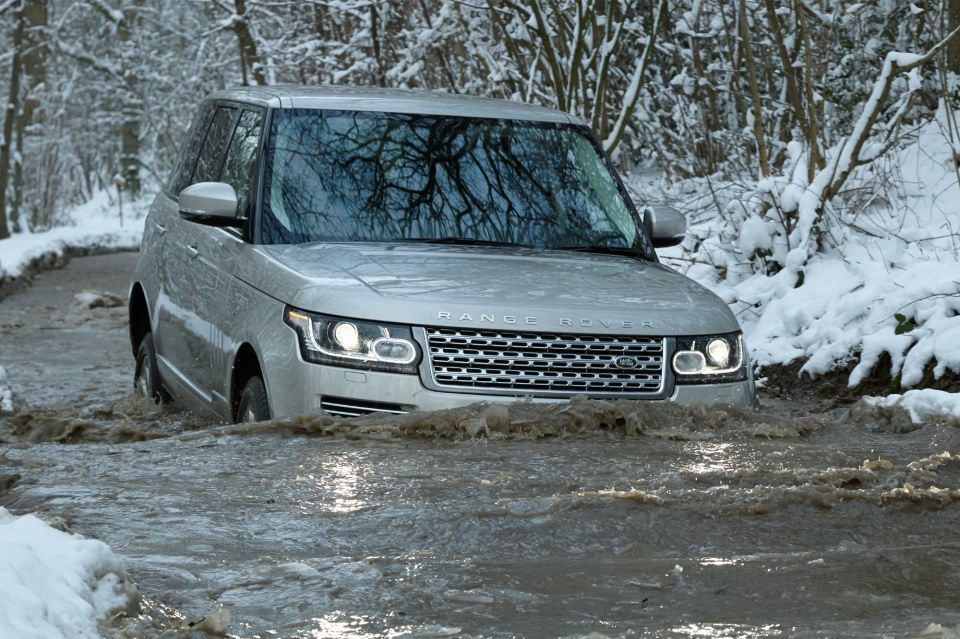 tackling a land rover experience day with the all new range rover image 1