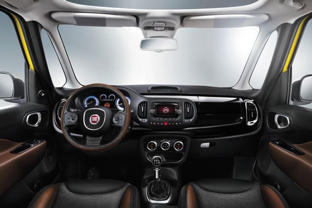 tomtom powering in dash navigation for fiat debuts on fiat 500l image 1