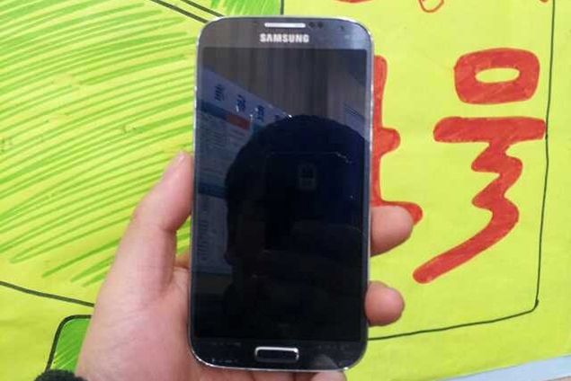 alleged samsung galaxy s4 hands on pictures leaked gt i9502 in name image 1