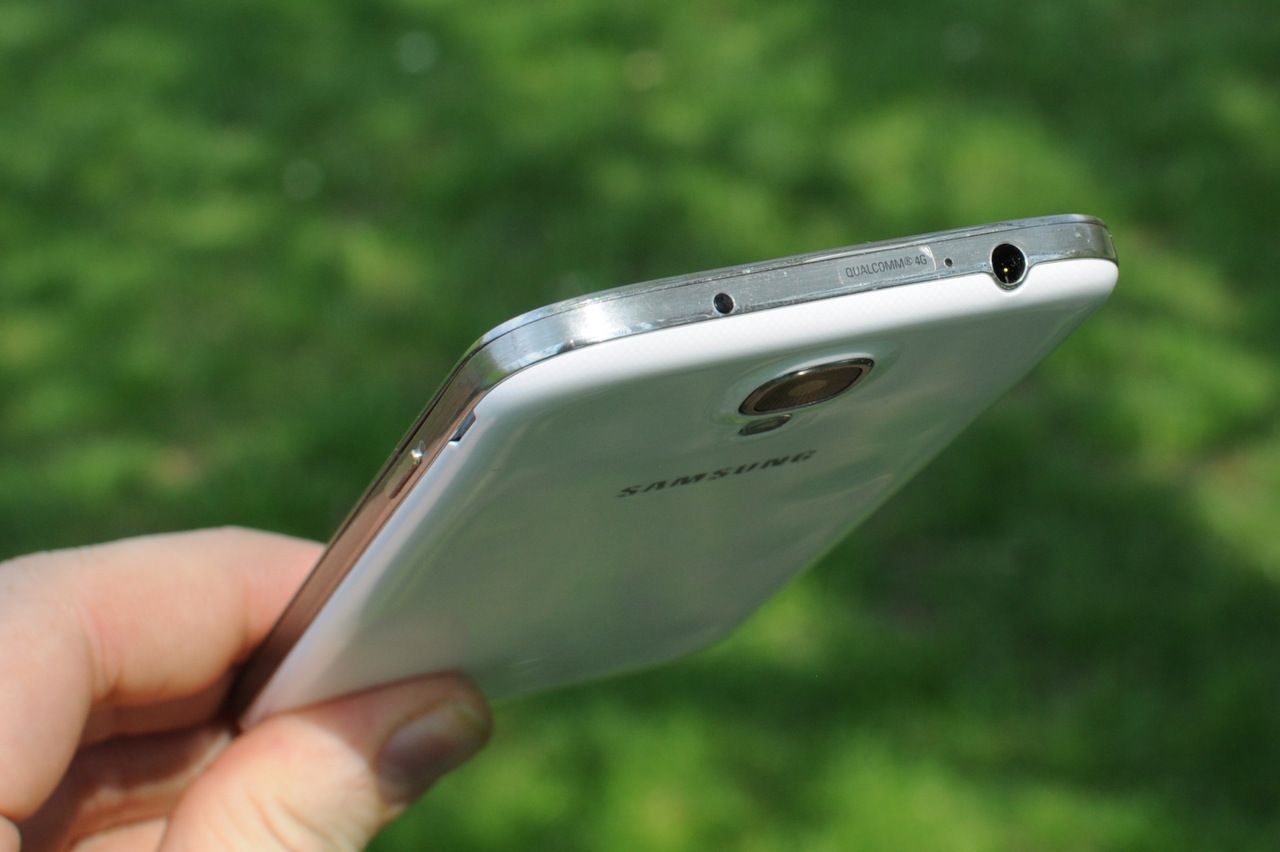 watch this samsung s galaxy s4 more breakable than apple s iphone 5 image 1