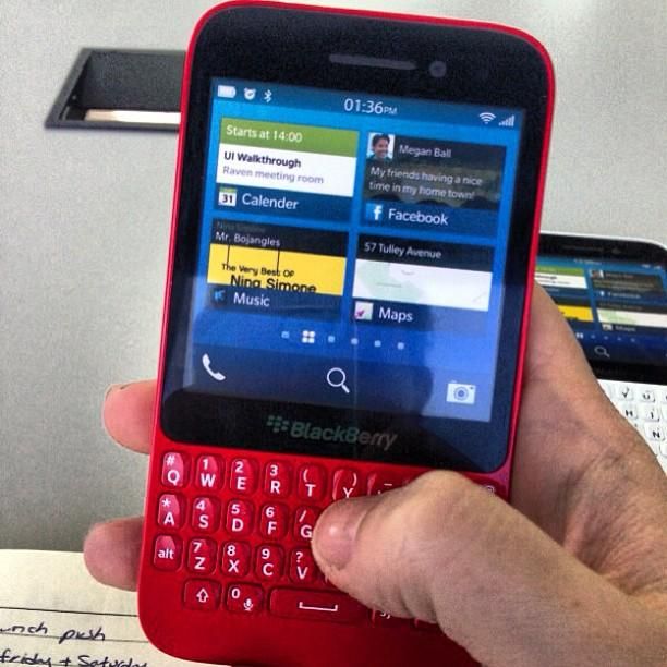 blackberry s next keyboard touting handset leaks in bright red image 1