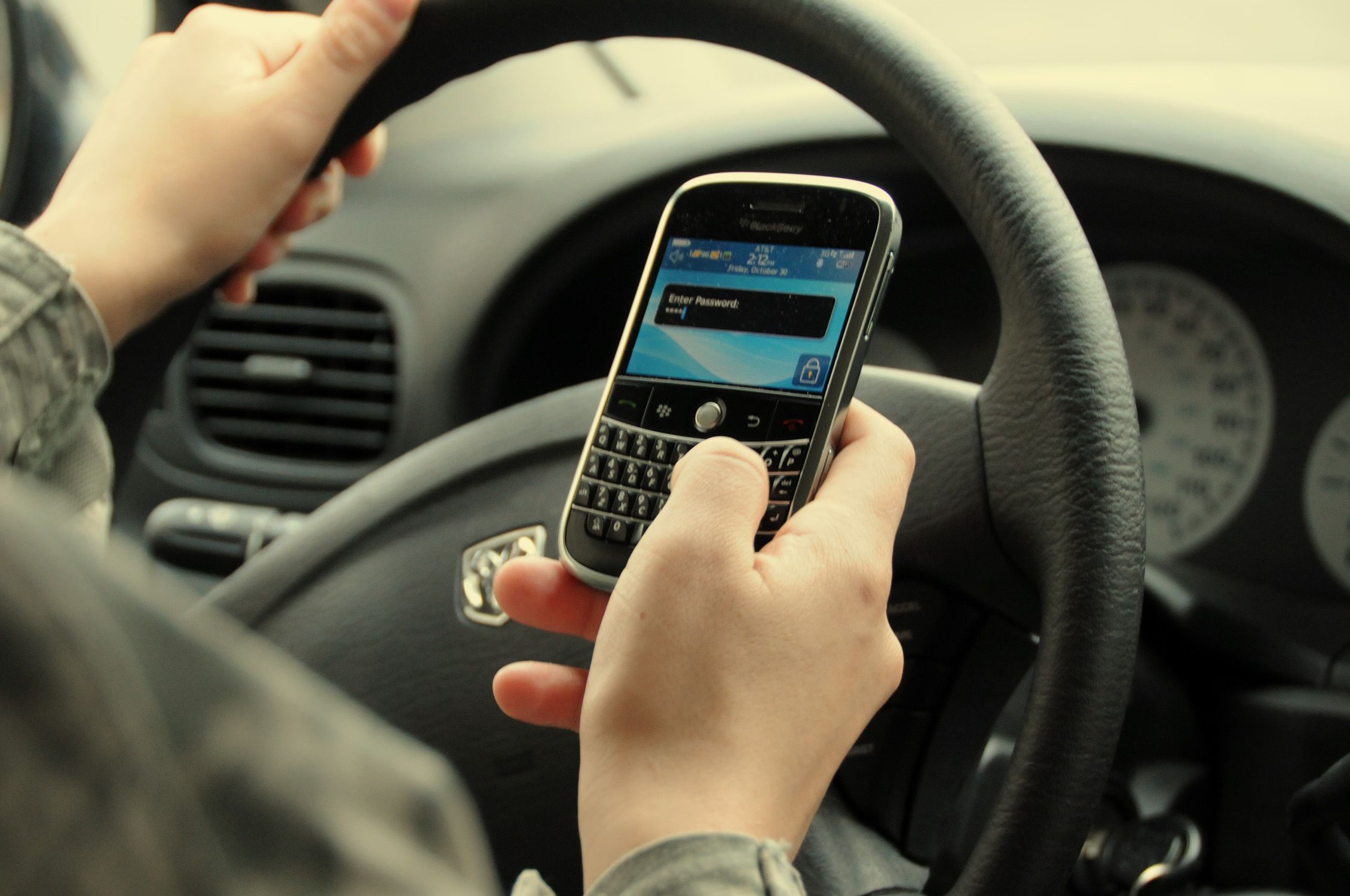 more us teens killed texting while driving than drinking image 1