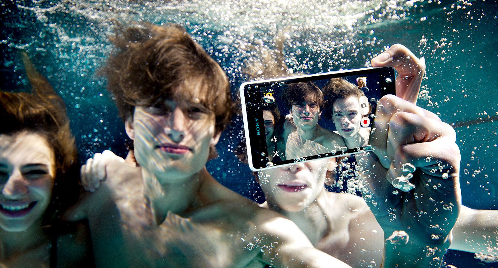 sony xperia zr offers underwater photos and video impressive android specs image 1