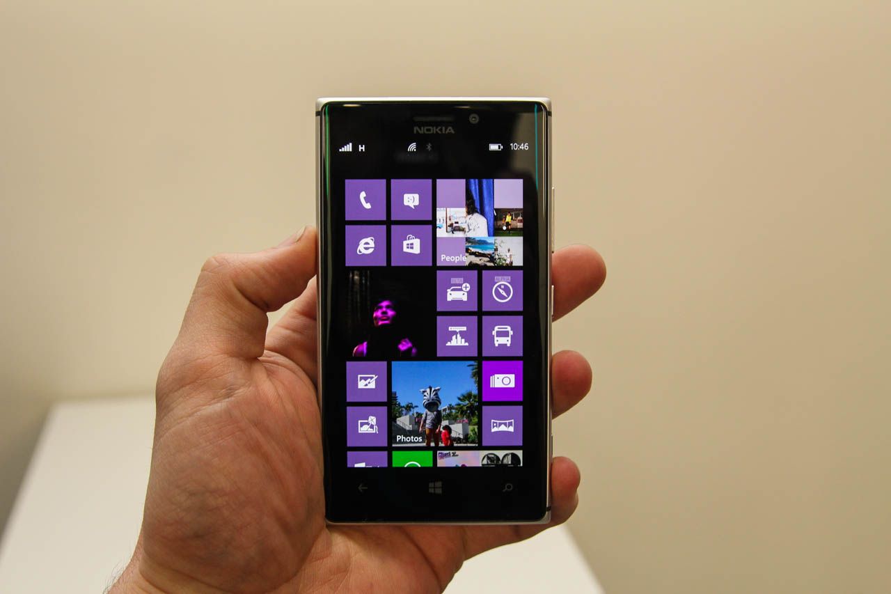 hands on nokia lumia 925 review image 1