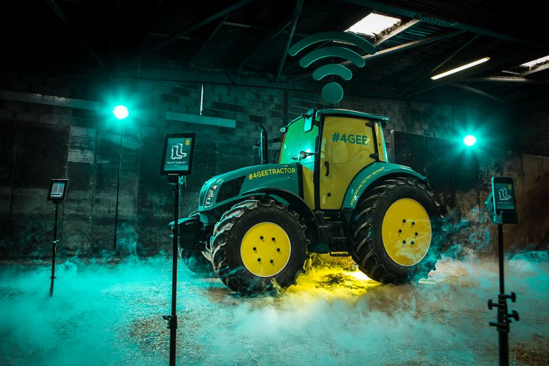 glastonbury 2013 ee wi fi tractor to give festival goers superfast 4g broadband image 1