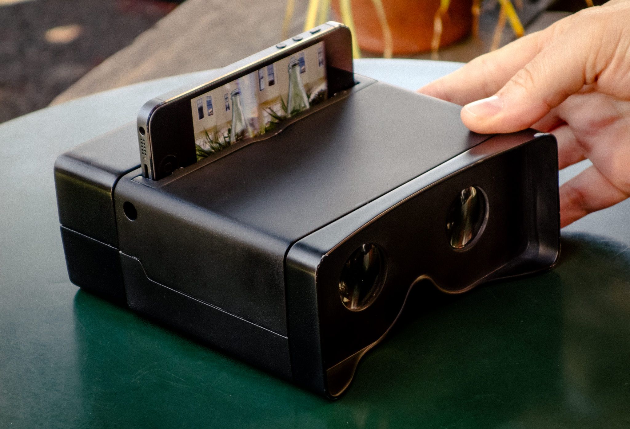 turn your iphone into a 3d camera with poppy a hark back to the view master 3 d image 1