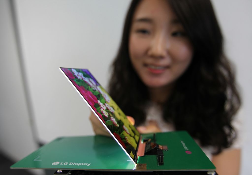 lg display reveals world s thinnest 1080p lcd panel for smartphones to be used on optimus g2  image 1