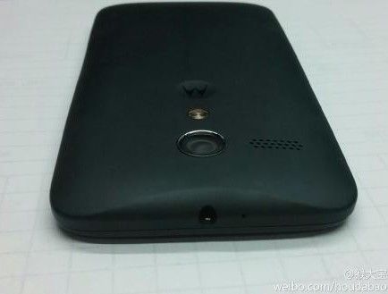 motorola x appears in another leaked shot this time a close up of its back image 1