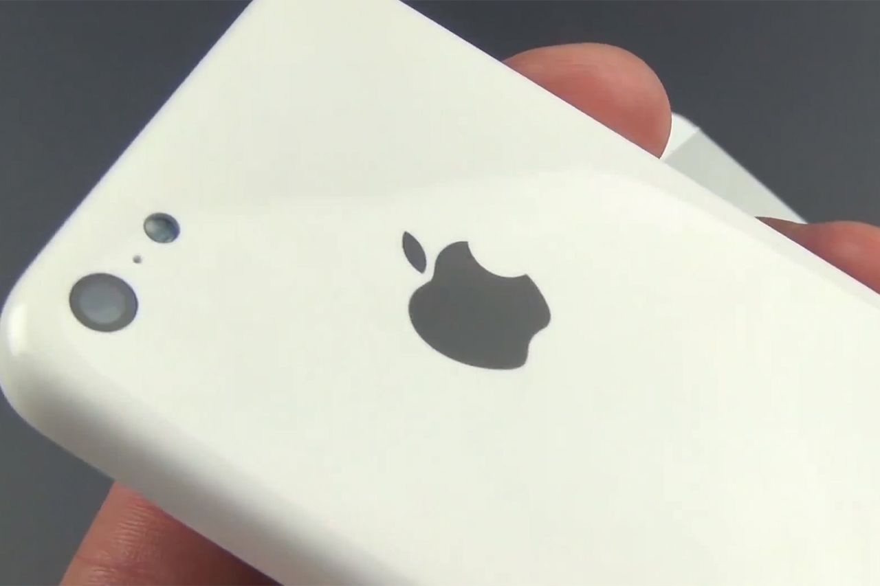 plastic iphone confirmed by undercover sting at manufacturing plant image 1