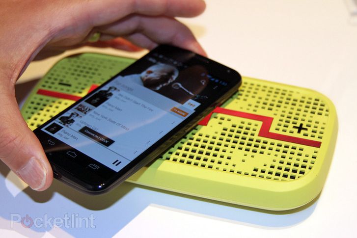 moto x accessories pictures and hands on image 1