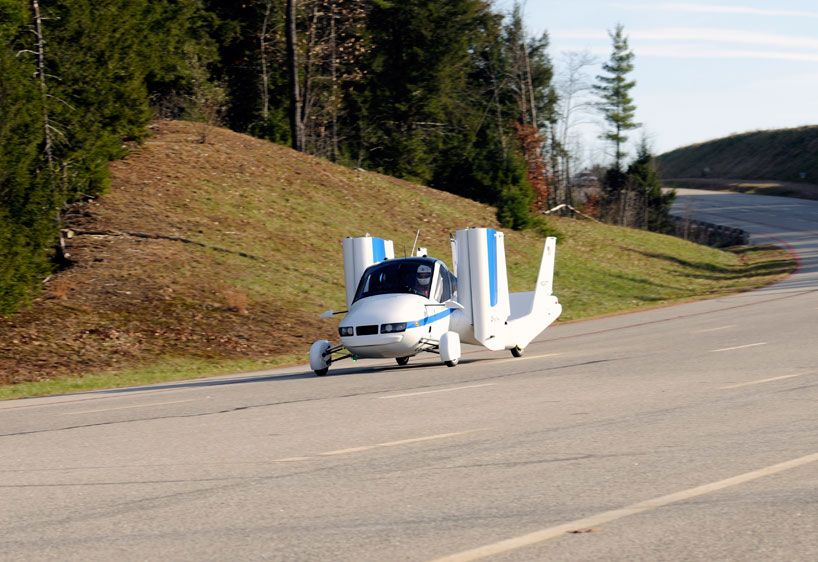 terrafugia transition flying car takes to the skies image 1