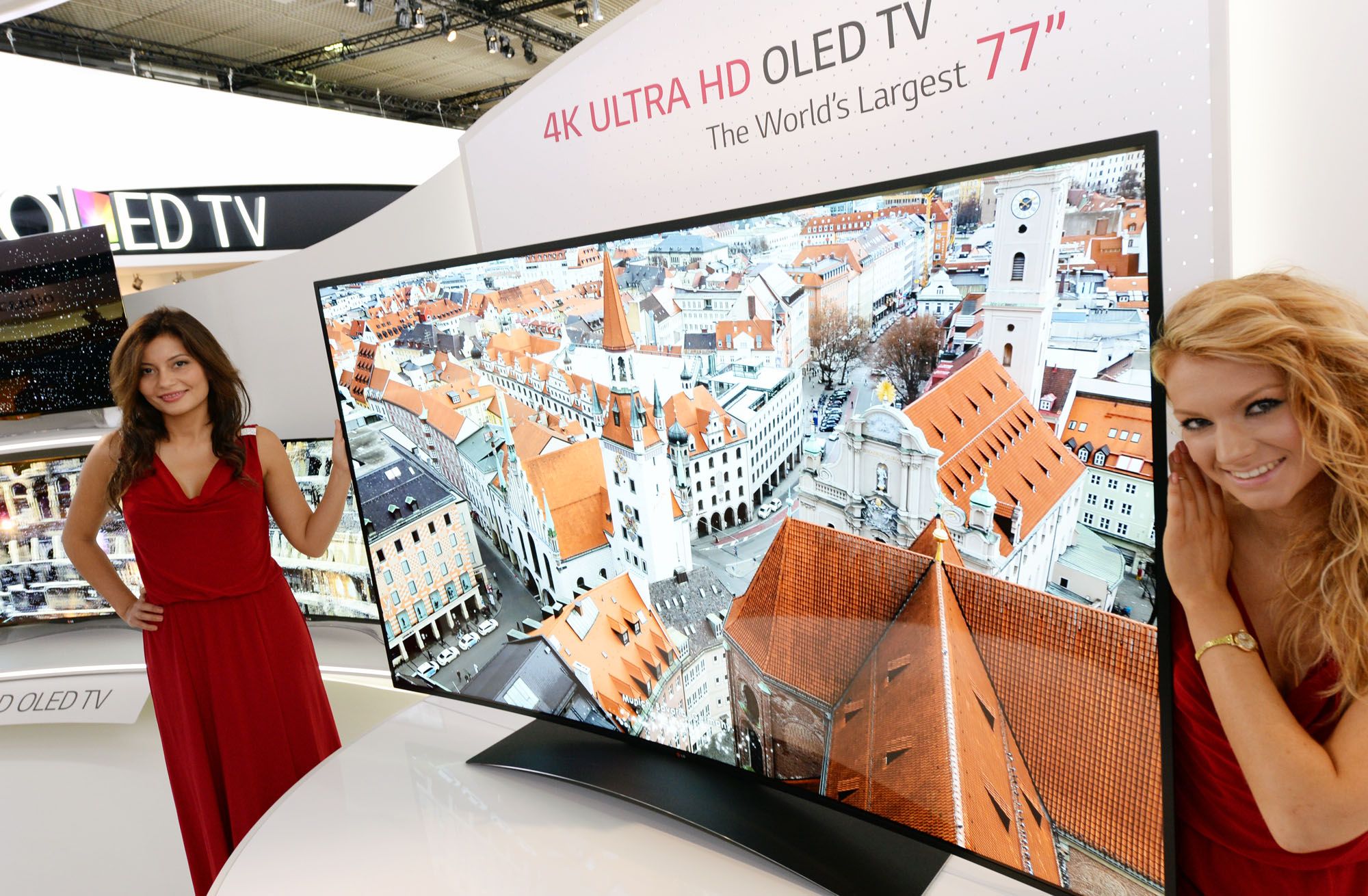 lg shows off curved 77 inch 4k ultra hd oled tv at ifa 2013 image 1