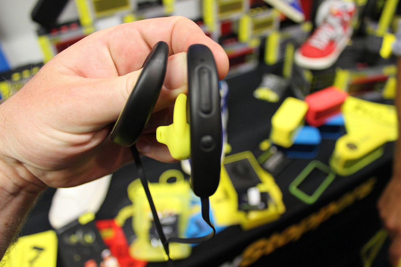jabra sports wireless headphones with built in radio gets our ears and hands on treatment image 1