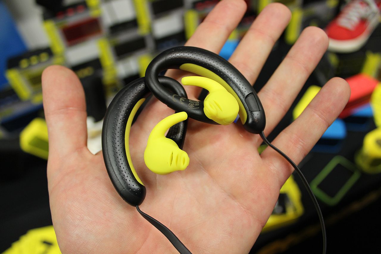 jabra sports wireless headphones with built in radio gets our ears and hands on treatment image 3