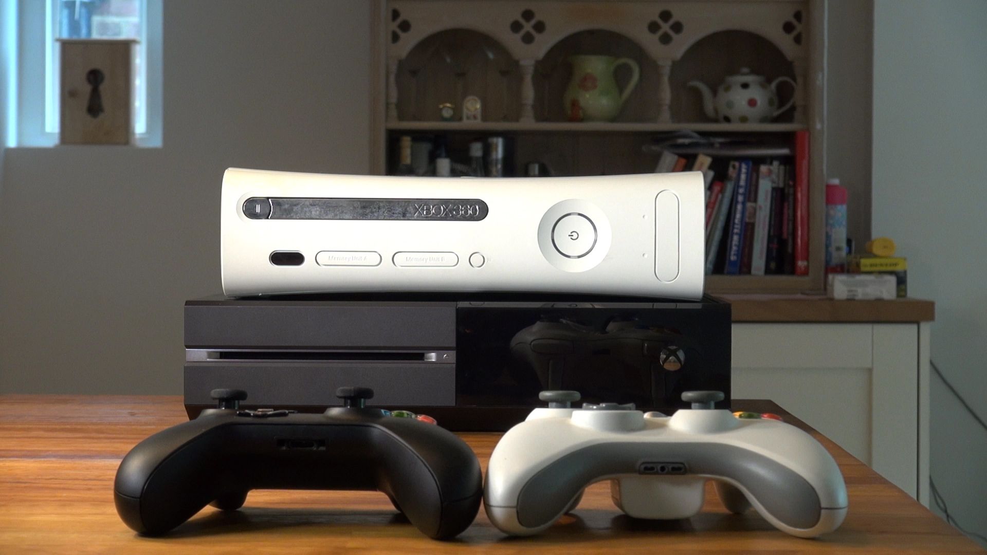 xbox one hands on video 360 vs the one image 1