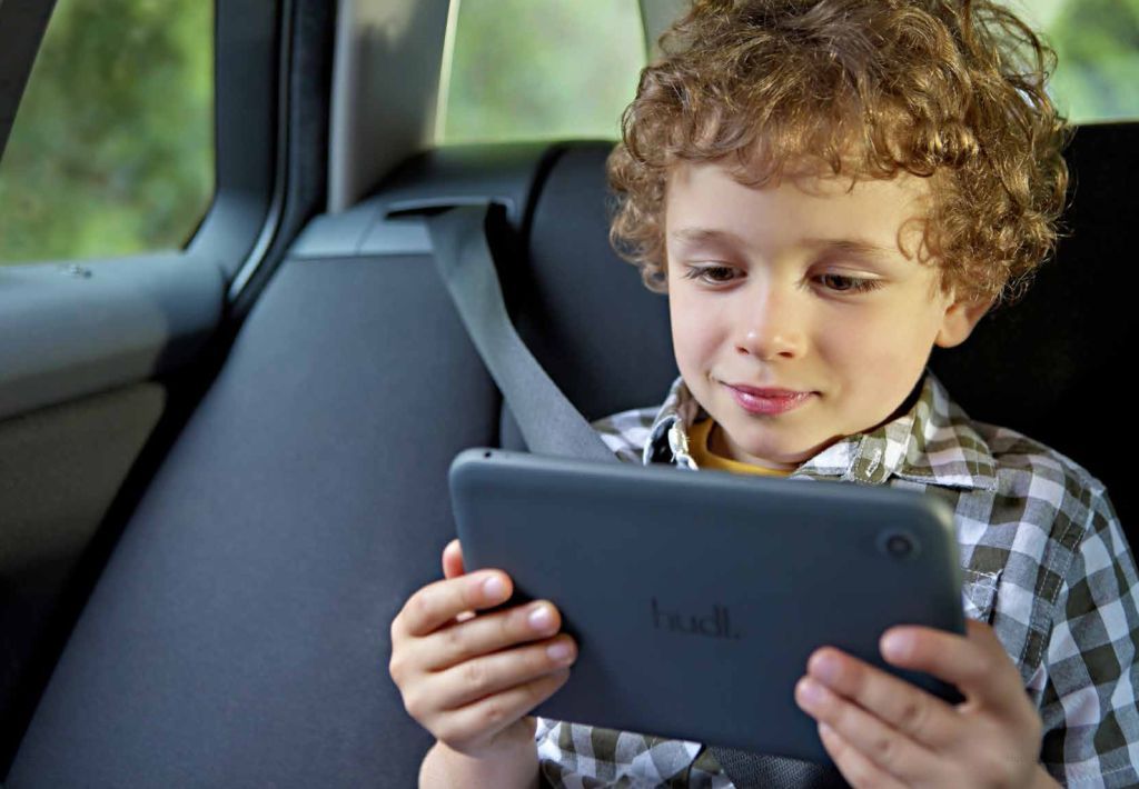 kids giving up their mobile phones for tablets says ofcom report image 1