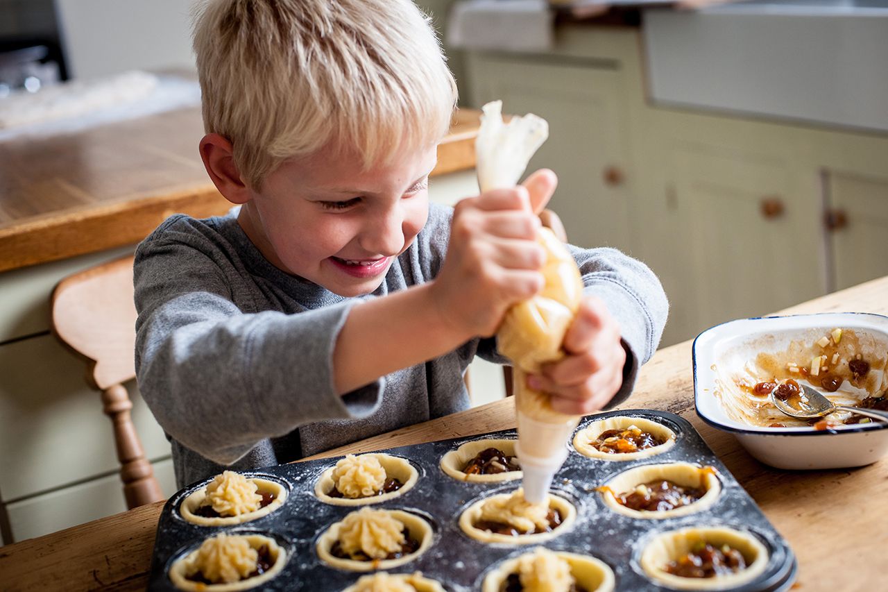 get your kids cooking like michelin star chefs with free great british chefs kids christmas ios app image 1