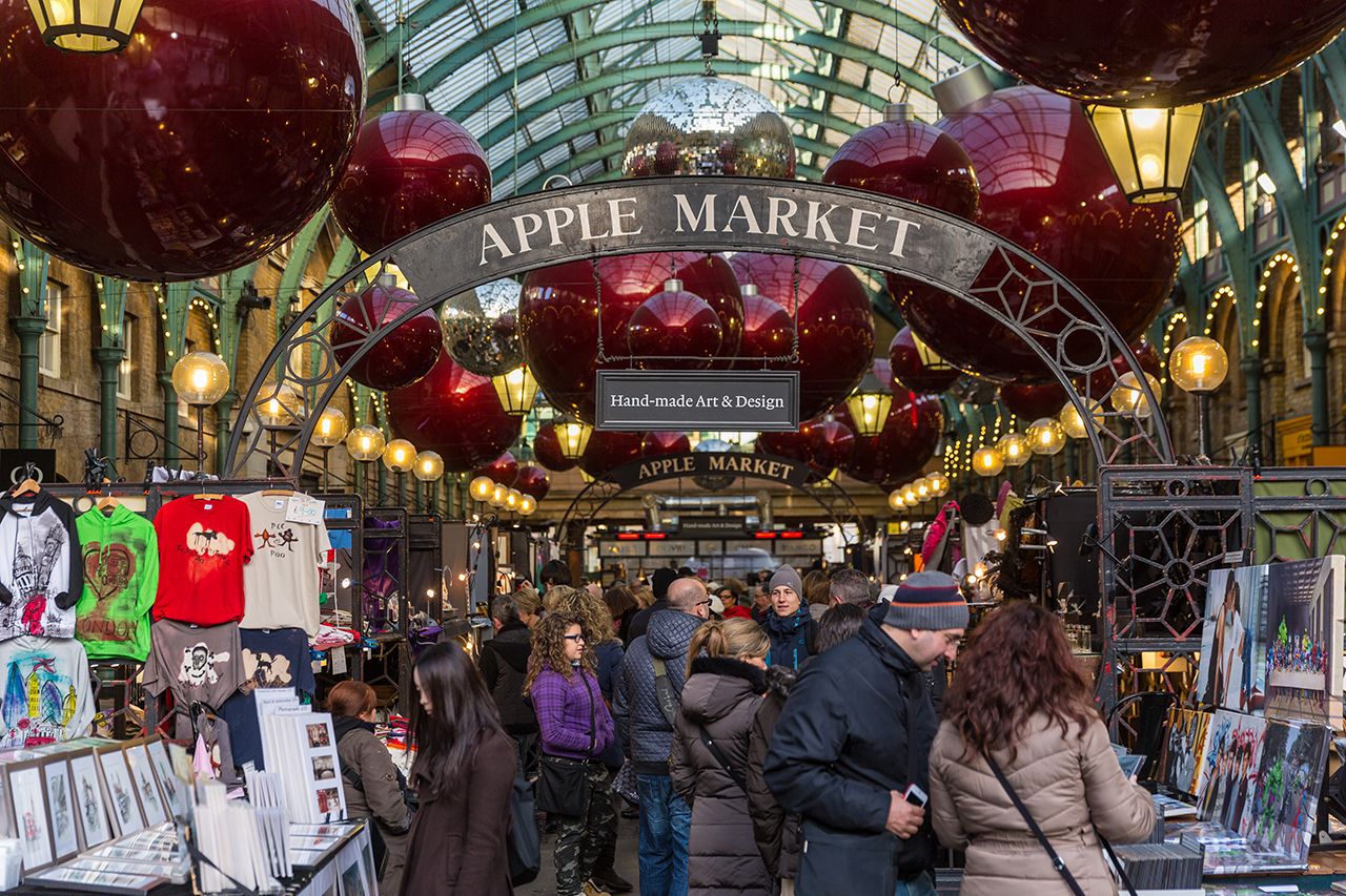 paypal and cards accepted in the famous covent garden market for christmas thanks to paypal here image 3