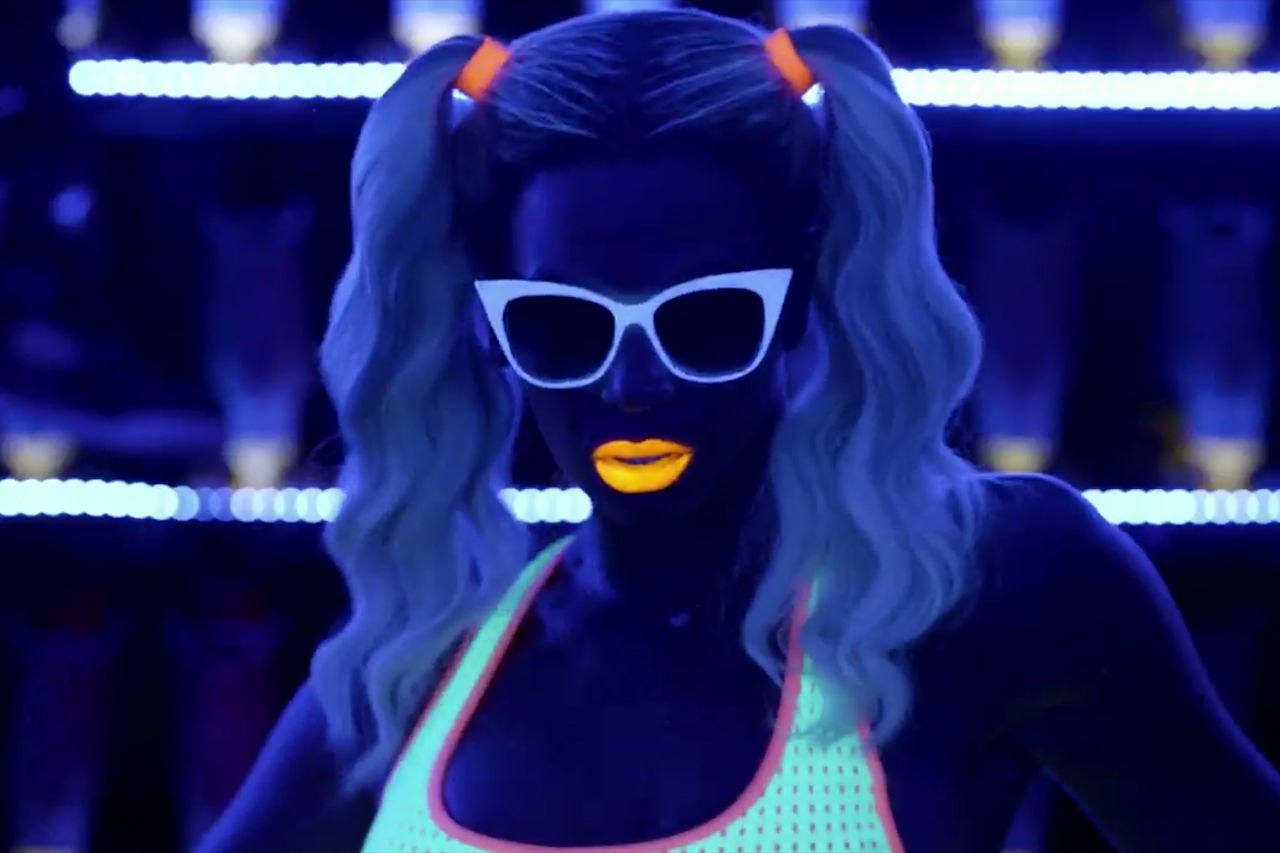 Beyoncé releases surprise 'visual album' on iTunes with no prior hype ...