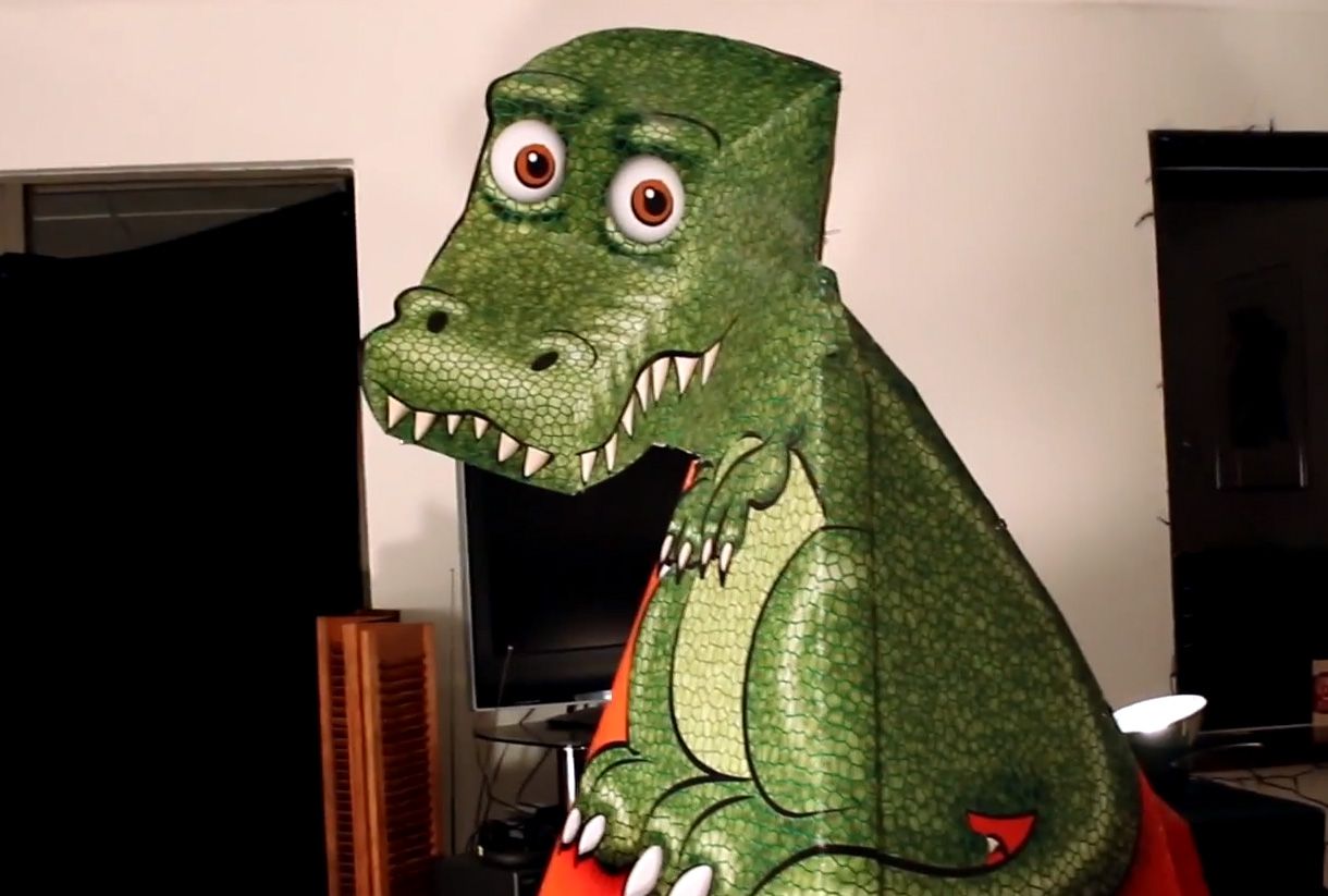 want to see the freakiest illusion on youtube t rex picture follows you around the room image 1