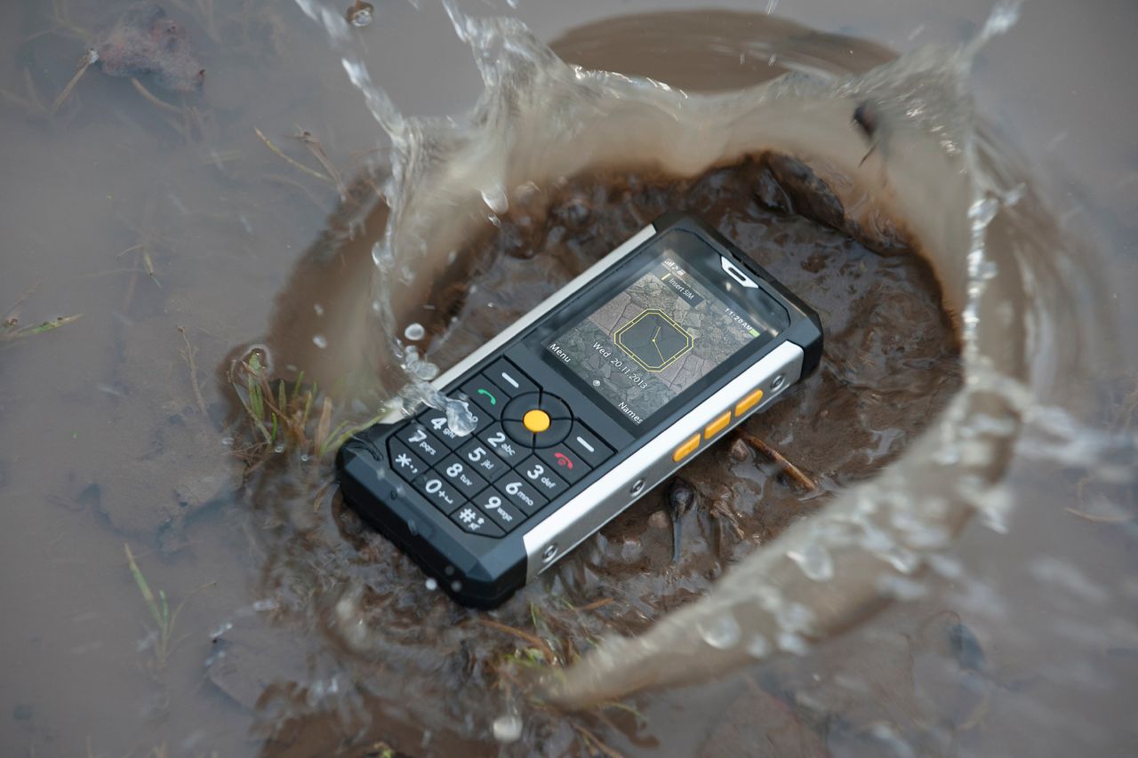 cat b100 rugged phone promises not to be a let down image 1