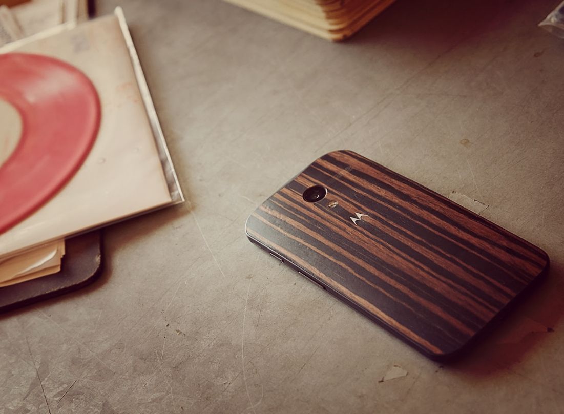 moto x wood back covers now available in walnut teak and ebony via moto maker for 25 extra image 1