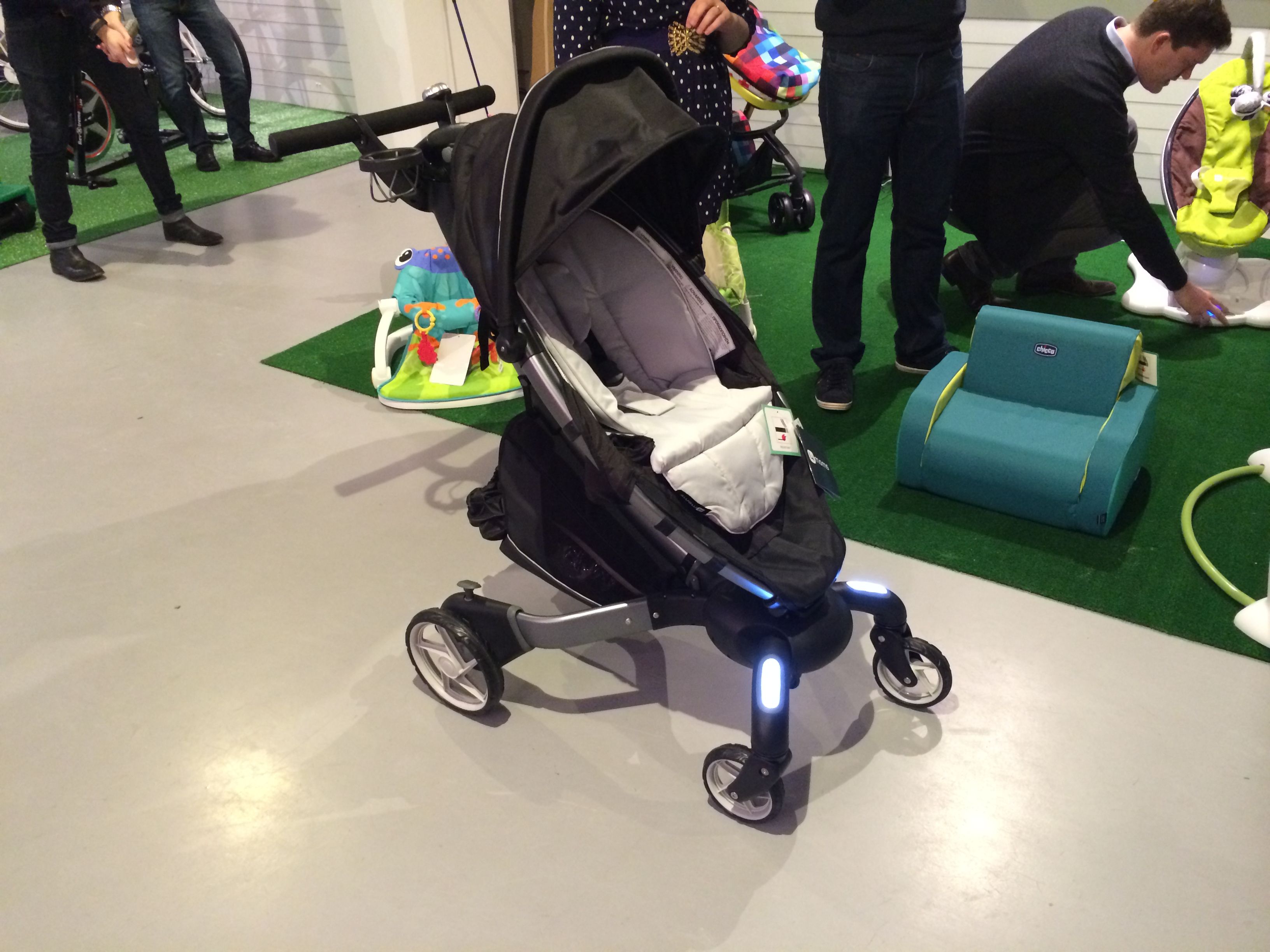 4moms origami baby buggy comes with headlights trip counter and more video  image 1