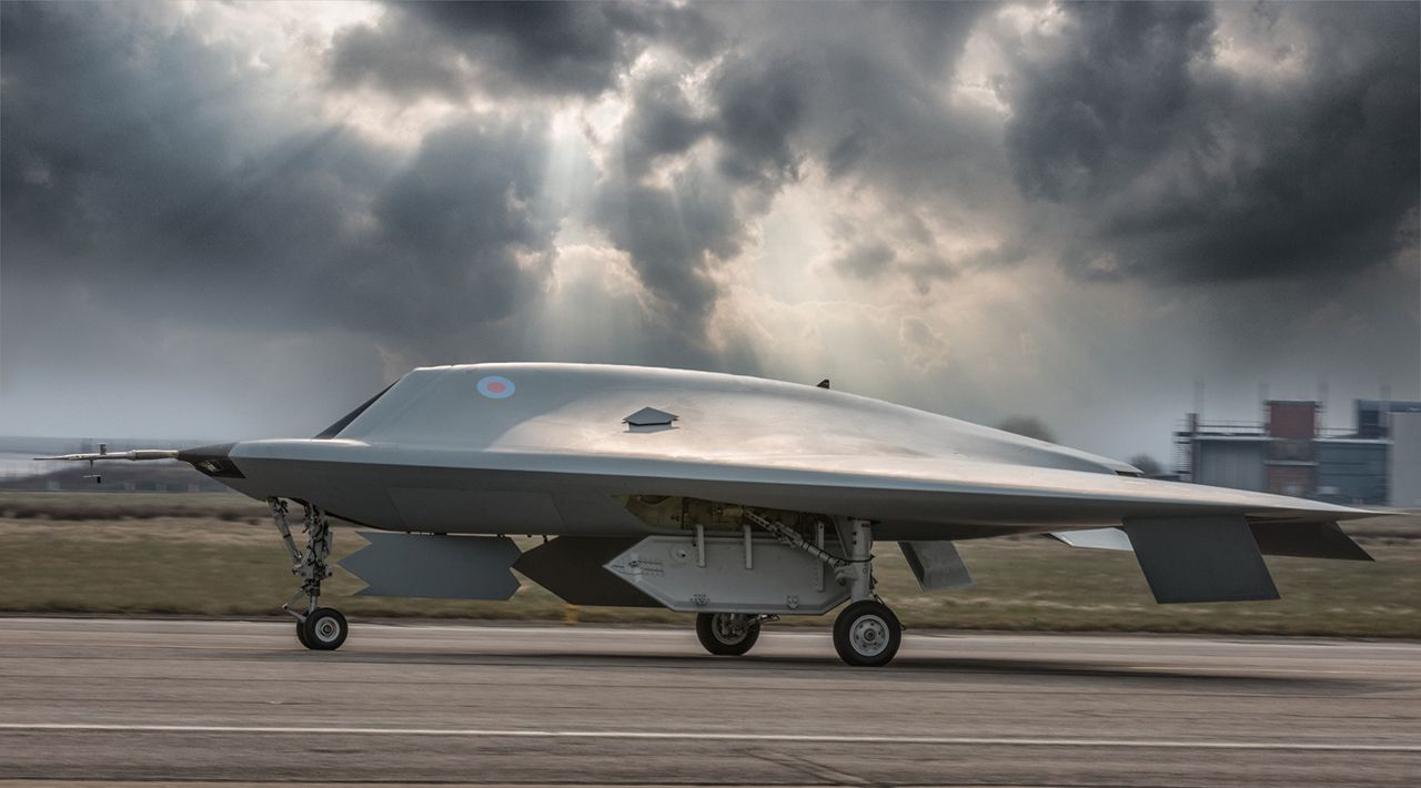 taranis unmanned stealth fighter completes test flights next generation could strike with precision image 2
