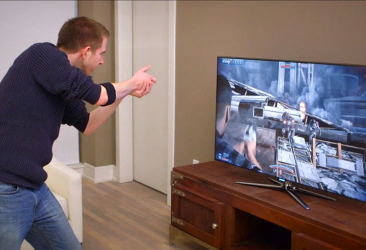 myo armband and oculus rift to usher in immersive gesture controlled gaming future image 1