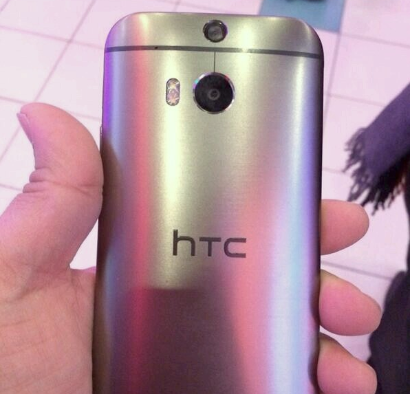 is this the htc m8 mini in metallic with a 4 5 inch display  image 1