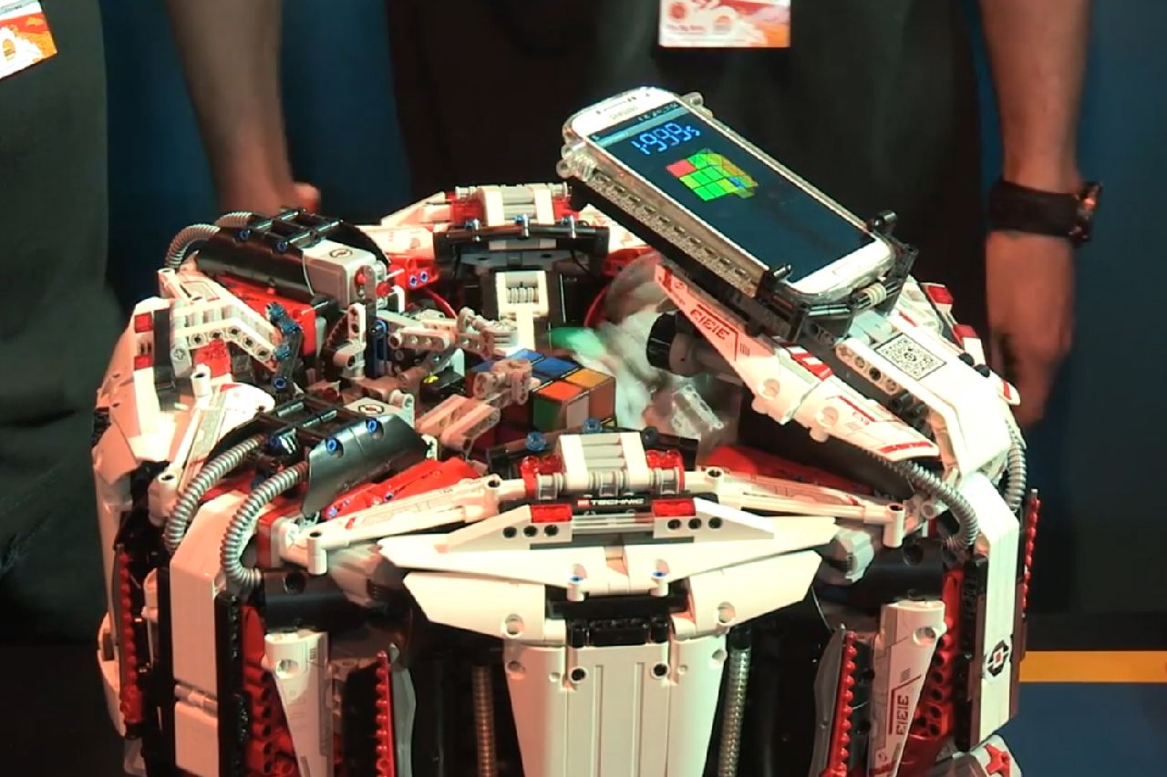 cubestormer 3 lego robot smashes rubik’s cube world record image 1