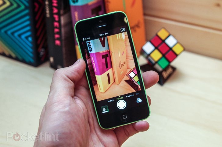 apple iphone 5c outsold flagship android windows phone handsets last christmas image 1