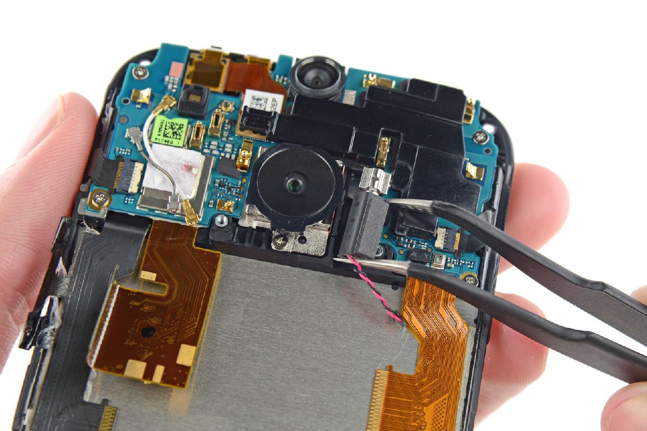 htc one m8 teardown reveals how hard the aluminium handset will be to repair image 1