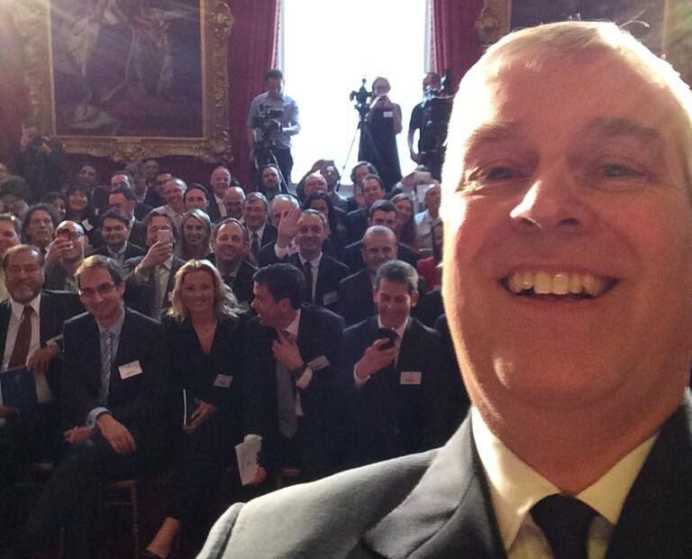 sponsored or sincere the best and most controversial selfies from around the web image 10
