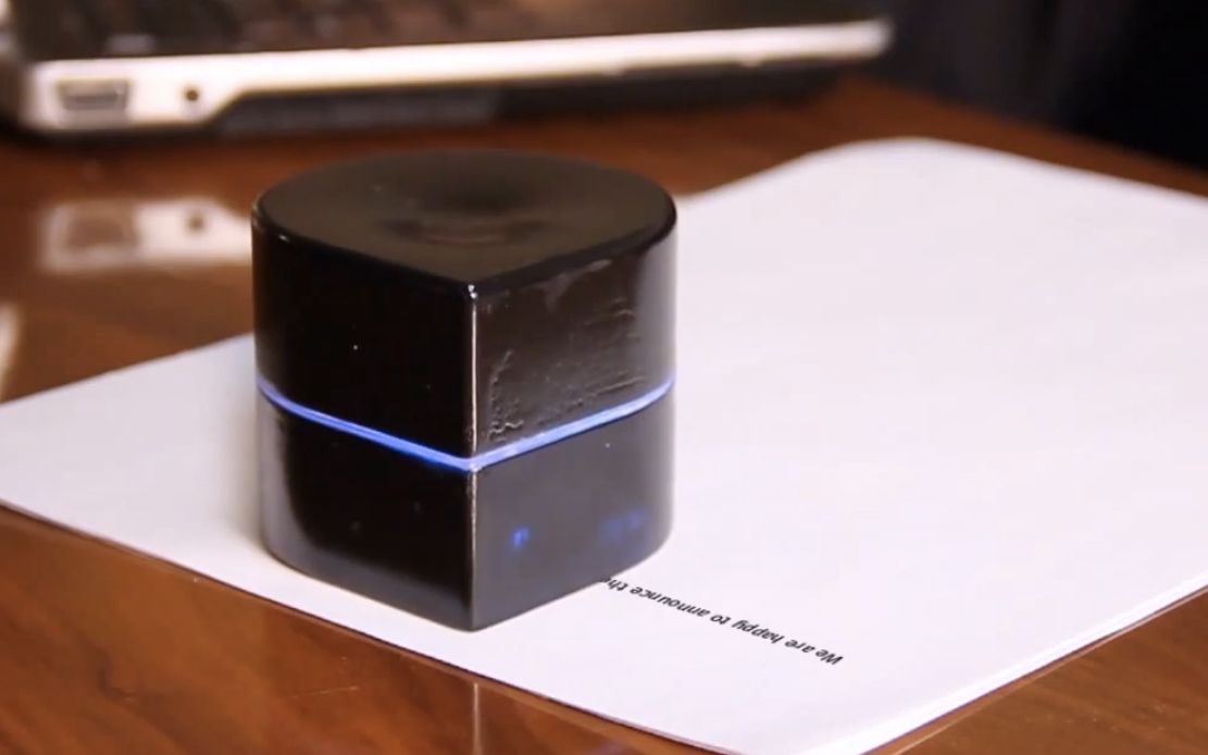 zuta labs mini mobile robotic printer moves on paper to print anything anywhere image 1