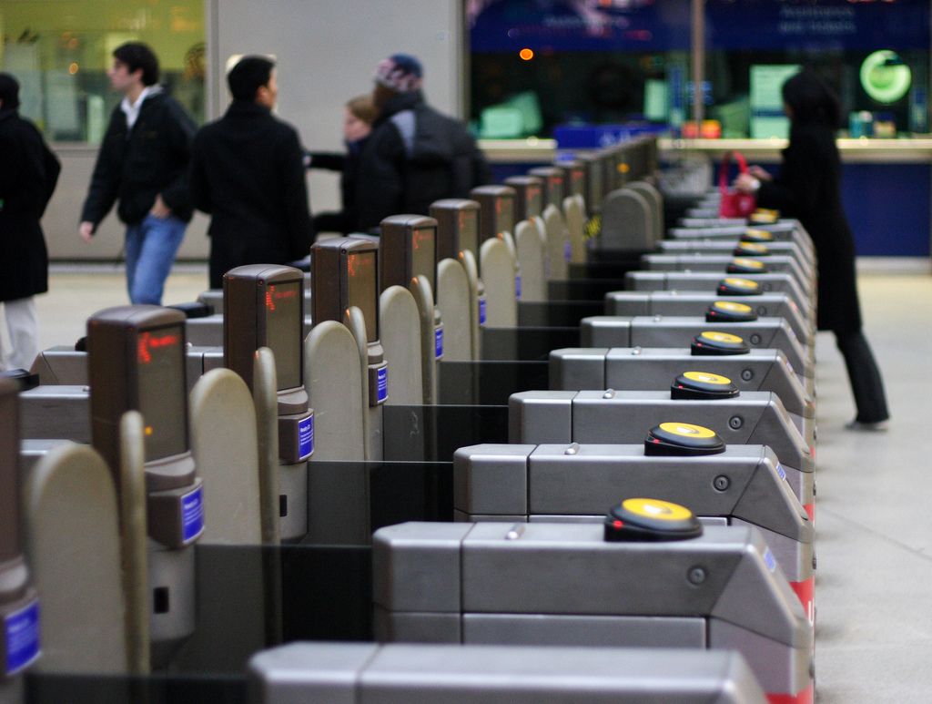 london tubes next to accept contactless and smartphone payments instead of oyster image 1