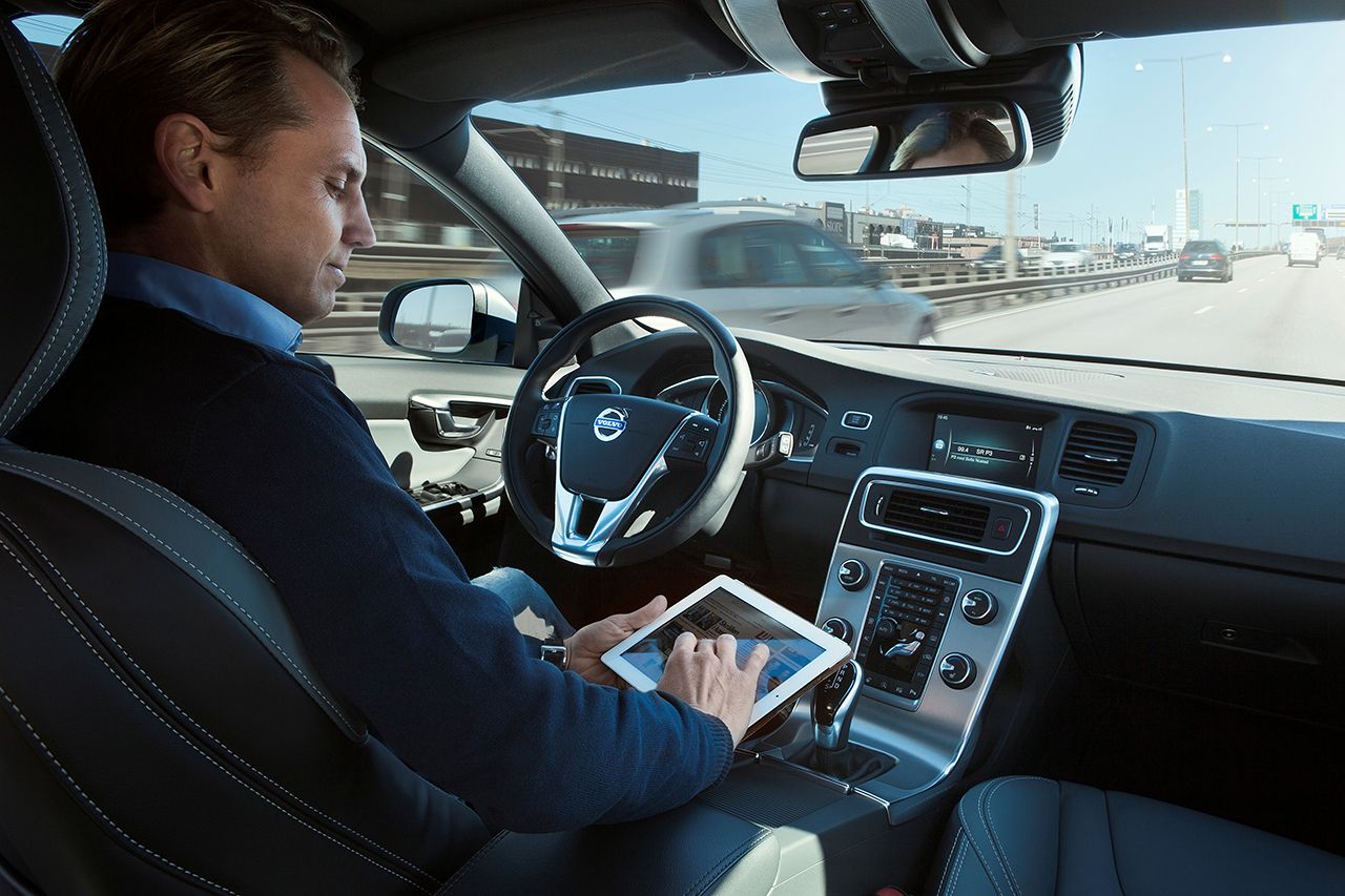 volvo self driving autopilot cars begin road tests can merge traffic and adjust speed image 1