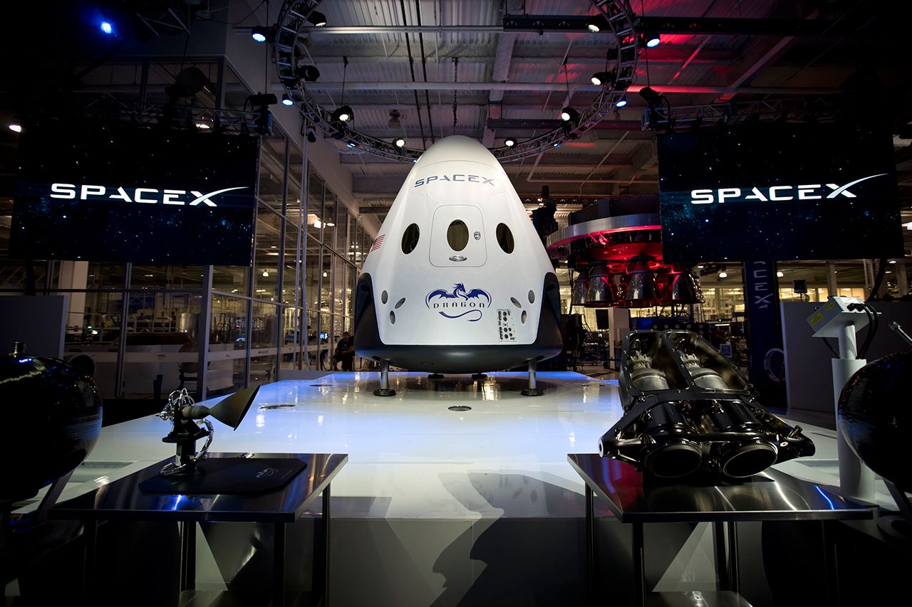 spacex v2 spaceship is here as humanity’s vehicle to begin colonising other planets image 1